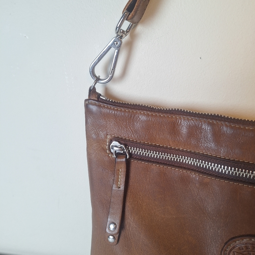 Roots Classic Villiger Leather Cross Body Bag - Picture 3 of 13